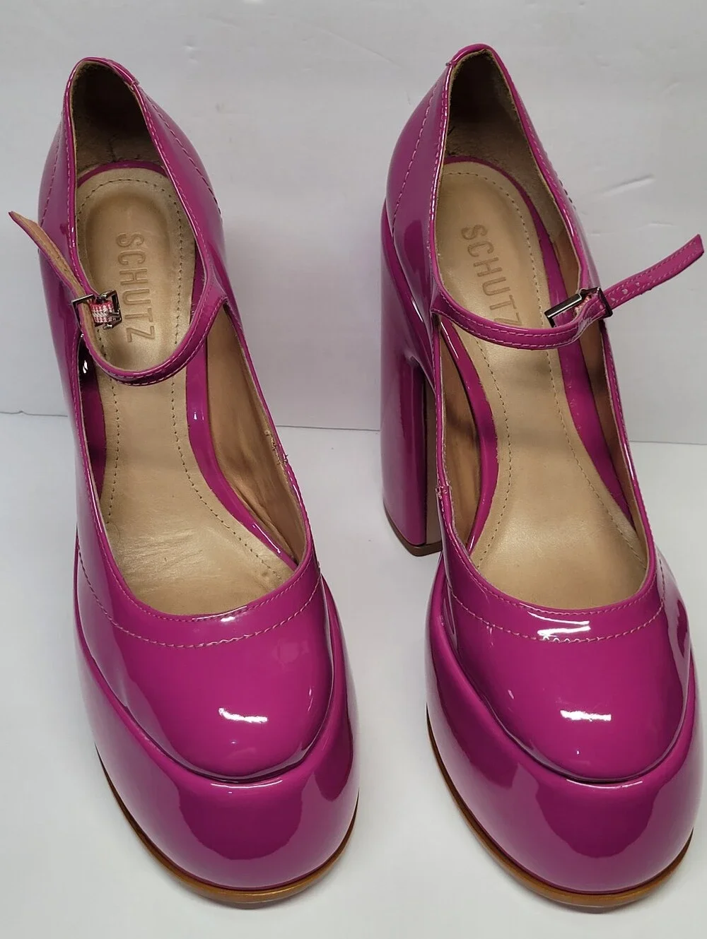 SCHUTZ eye catching